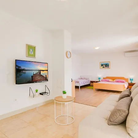 Nina Apartment